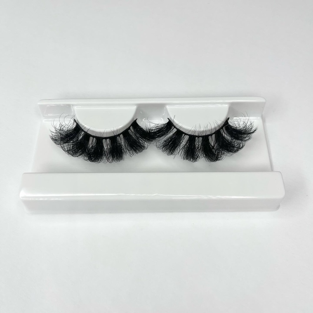 Shonna Lashes - Picture 2 of 3